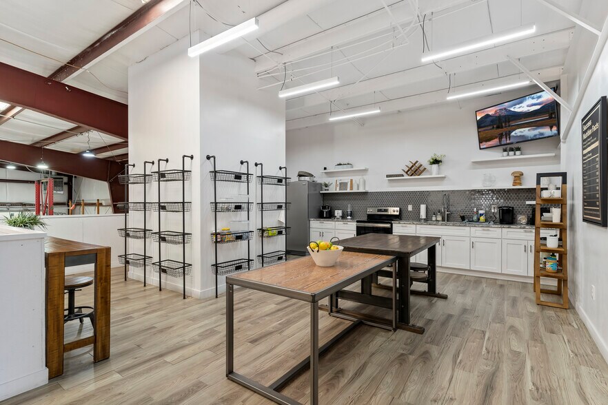 More Photos Of 3041 Pennsylvania Ave, Ogden Showroom For Sale