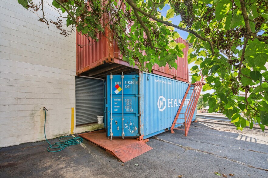 More Photos Of 114 McClean Ave, Staten Island Storefront For Lease