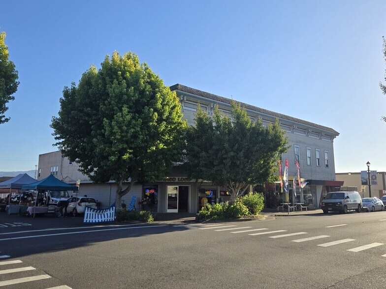 More Photos Of 931 Main St, Fortuna Showroom For Sale