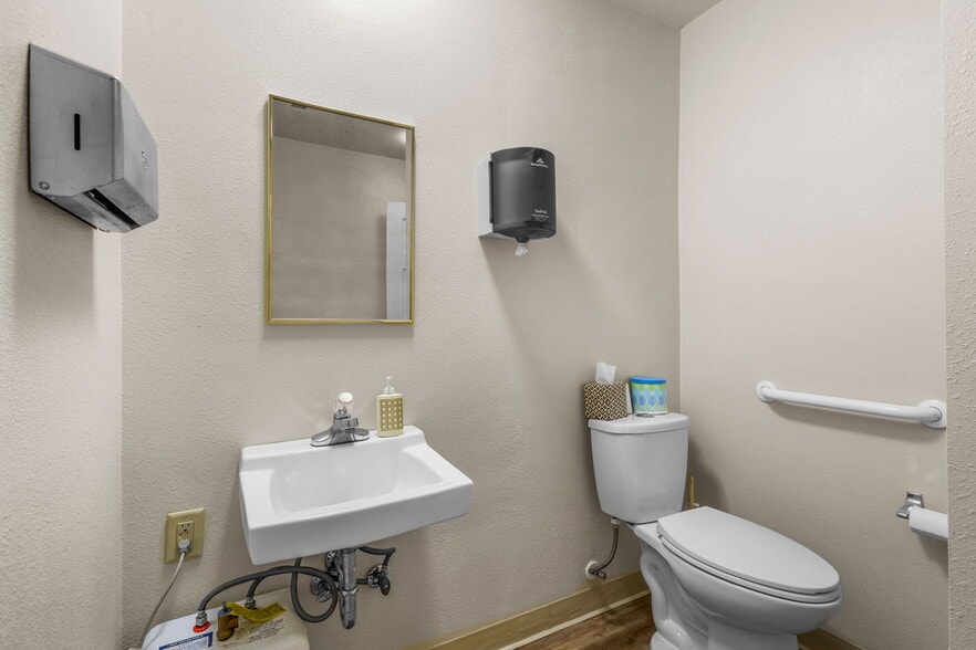 More Photos Of 537 7th Ave SW, Albany Religious Facility For Sale