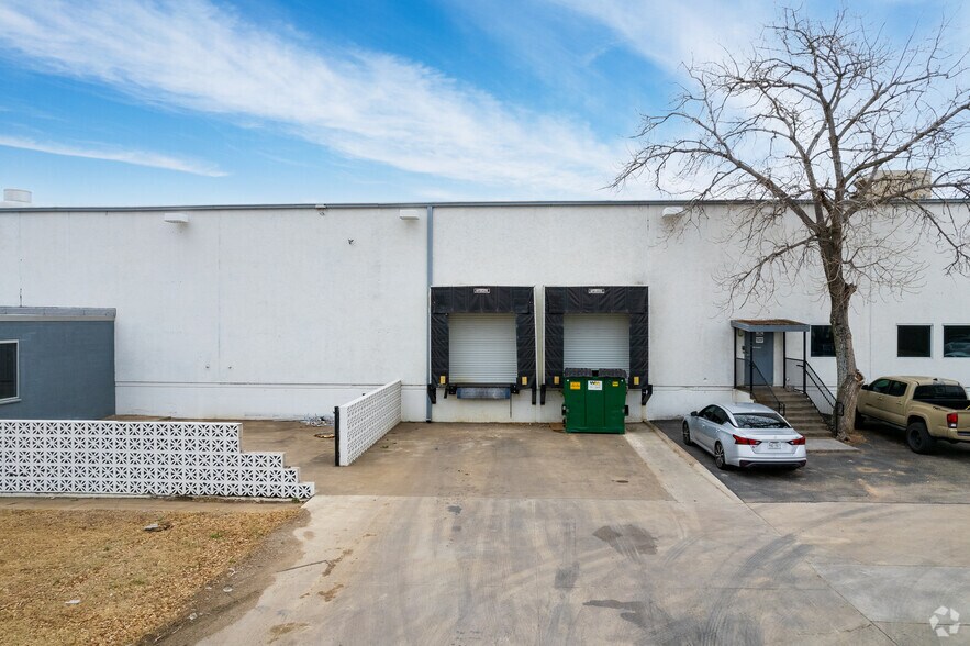 More Photos Of 301 E Risinger Rd, Fort Worth Distribution For Lease