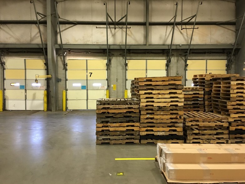 More Photos Of 5600-5626 Eastport Blvd, Richmond Unknown For Lease