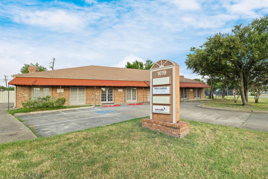 Primary Photo Of 1619 W Irving Blvd, Irving Loft Creative Space For Lease