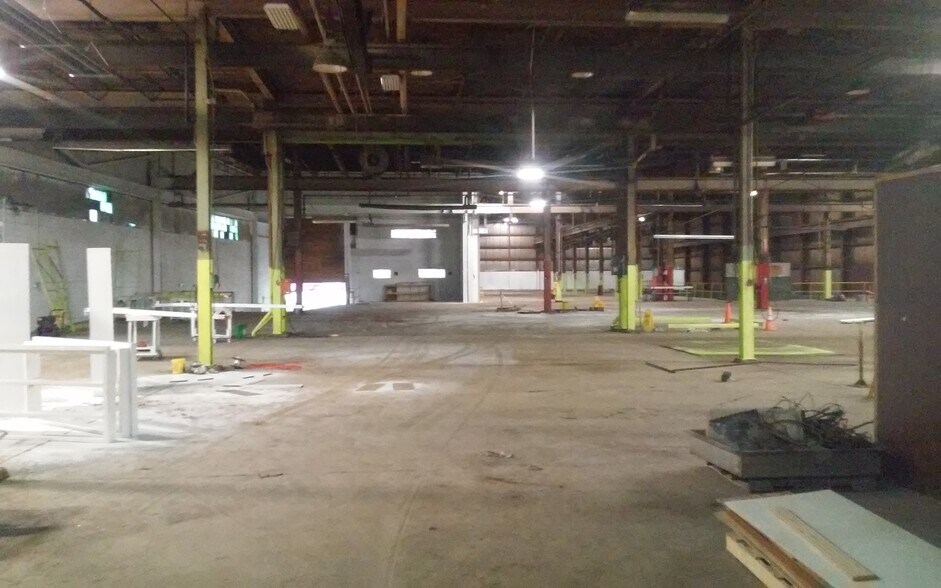 More Photos Of 315 W Mill St, Beaver Dam Manufacturing For Lease