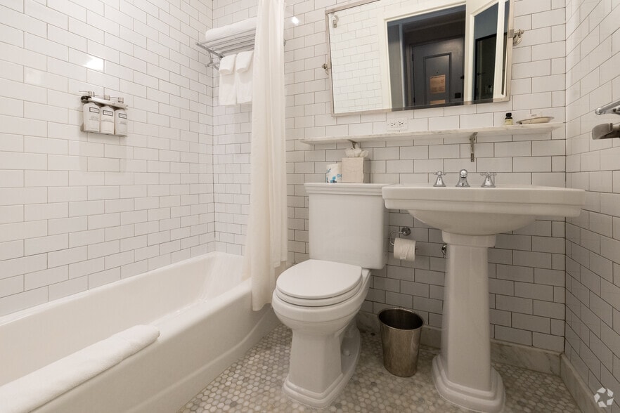 More Photos Of 34 E 32nd St, New York Hotel For Sale