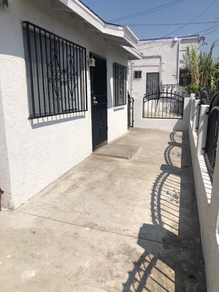 More Photos Of 3916-3920 E 3rd St, Los Angeles Storefront Retail Residential For Lease