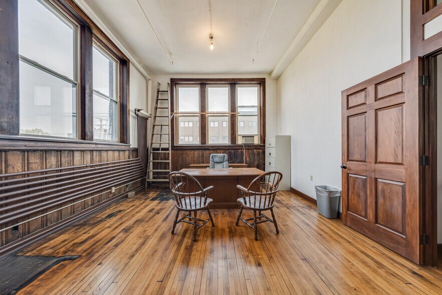 More Photos Of 4403 St Clair Ave, Cleveland Coworking Space