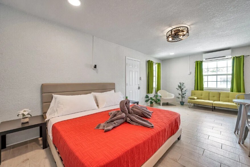 More Photos Of 602 Poinsettia Ave, Clearwater Beach Hotel For Sale