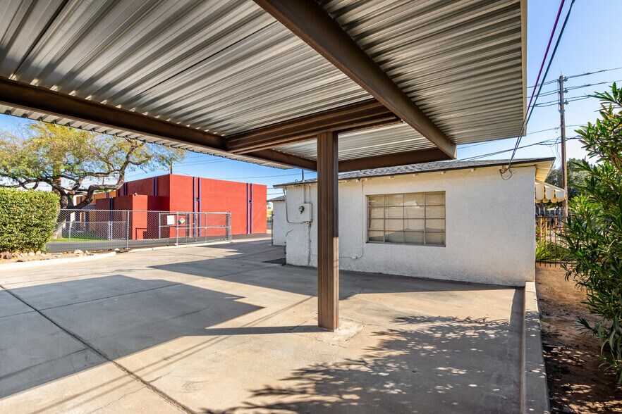 More Photos Of 20 W Dunlap Rd, Phoenix Veterinarian Kennel For Sale