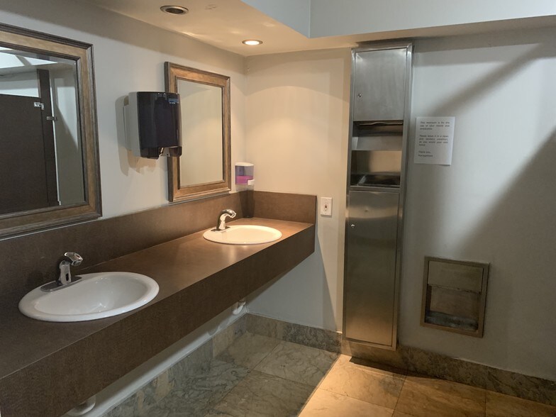 More Photos Of 2021 Tyler St, Hollywood Office For Lease