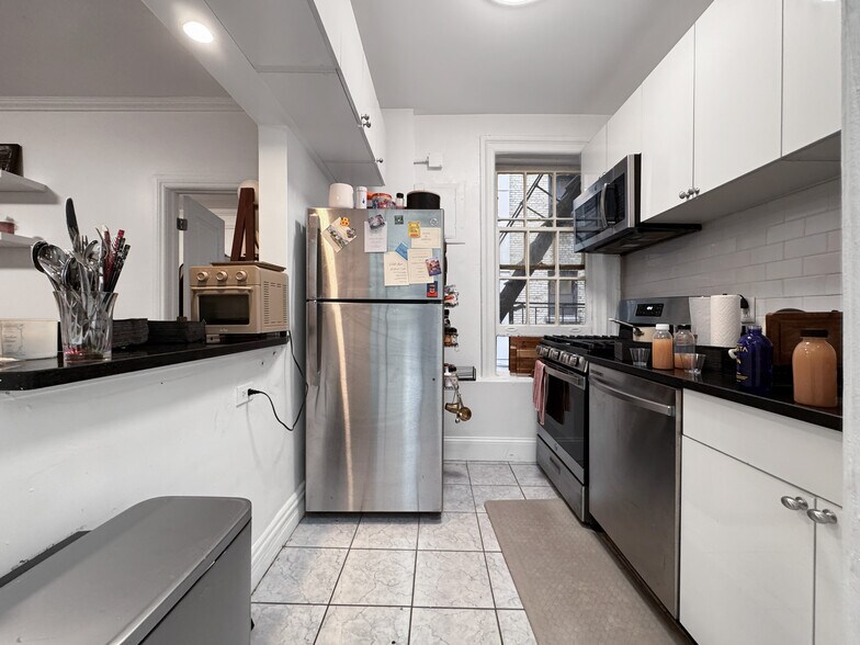 More Photos Of 29 Fifth Ave, New York Apartments For Lease
