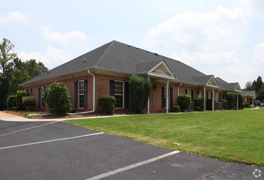 More Photos Of 320 Corporate Center Ct, Stockbridge Office For Lease
