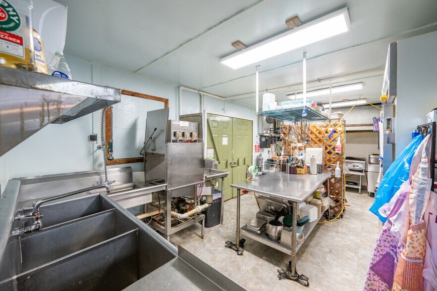 More Photos Of 2598 Tennessee Ave N, Parsons Storefront For Sale