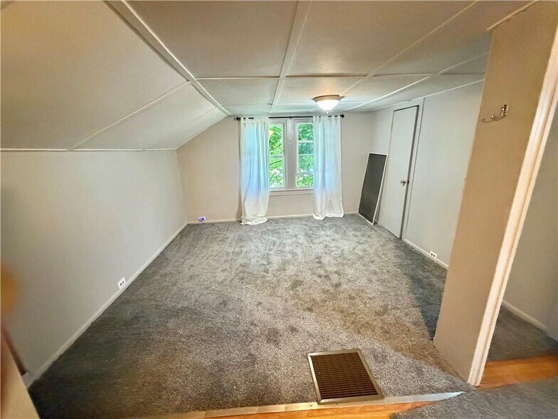 More Photos Of 35 Eaton Ave, Norwich Apartments For Sale