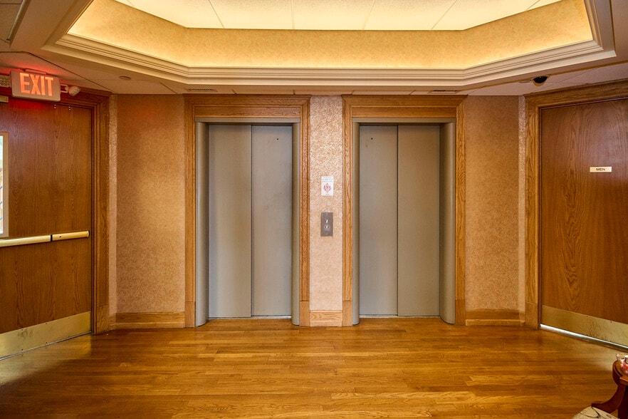 More Photos Of 240 Capitol St, Charleston Office For Sale