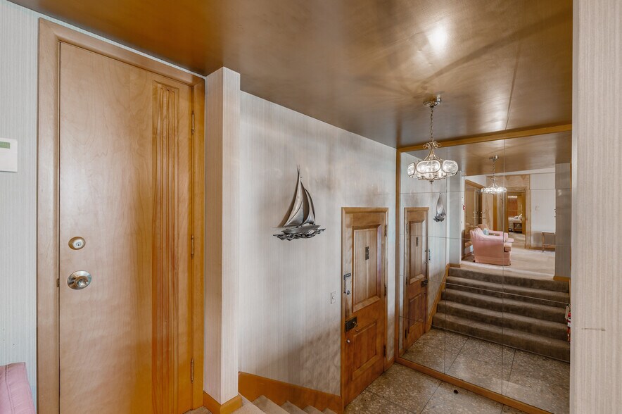 More Photos Of 531 W Main St, Denison Office For Sale