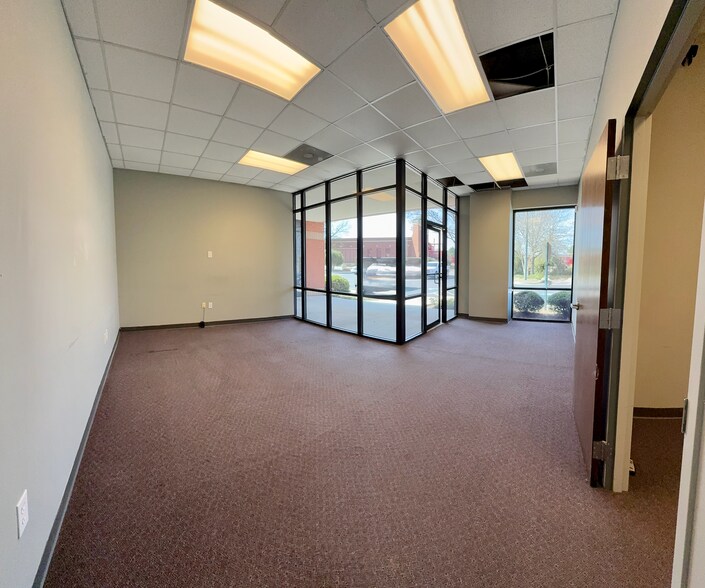 More Photos Of 9000 Peridot Pky, Stockbridge Unknown For Lease