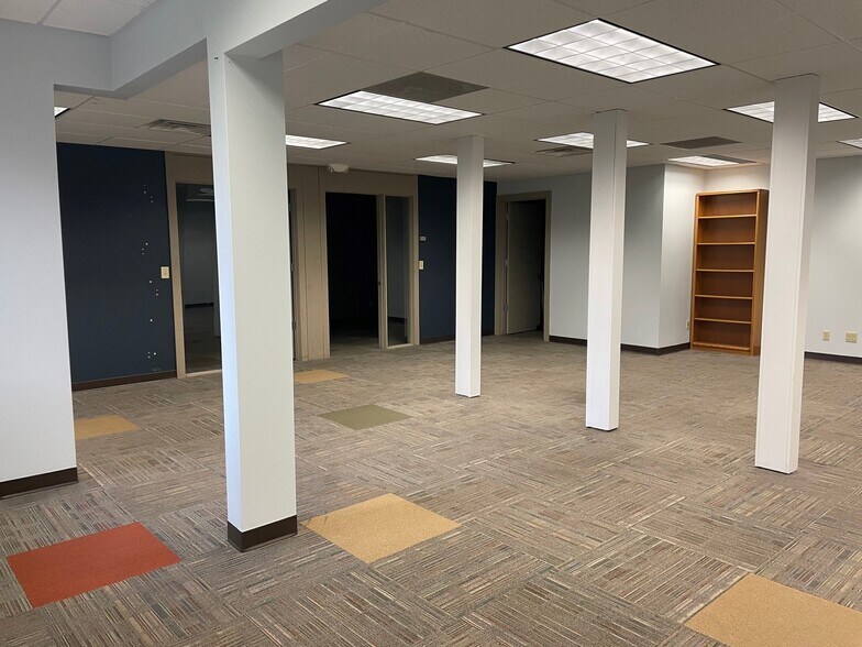 More Photos Of 4211 Glass Rd NE, Cedar Rapids Office For Lease