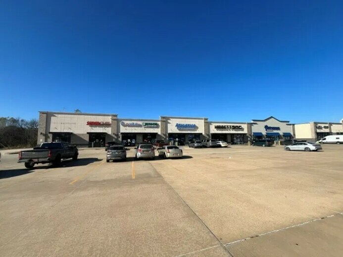 More Photos Of 2301 N Milt Phillips Ave, Seminole General Retail For Lease