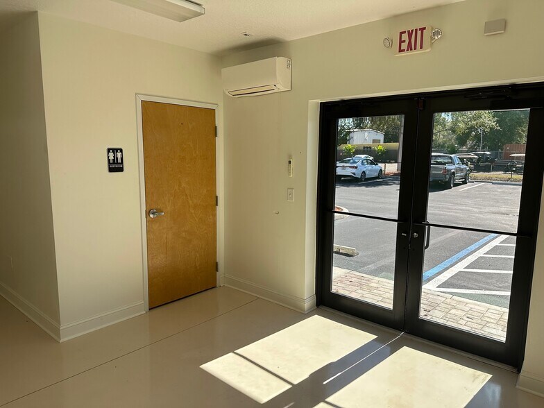 More Photos Of 6679 Treeland Ave, Largo Warehouse For Lease