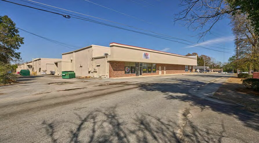 More Photos Of 850 College St, Eastman General Retail For Sale