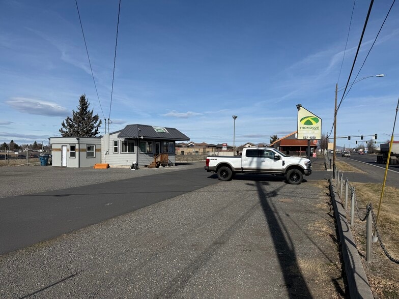 More Photos Of 1465 S Highway 97, Redmond Office For Lease