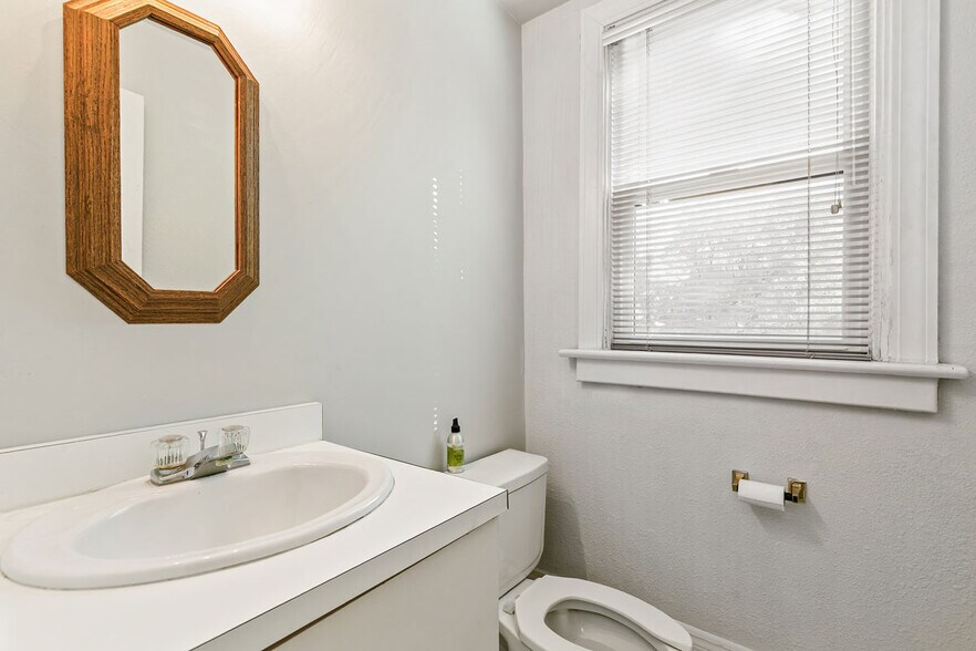 More Photos Of 818 E 19th Ave, Denver Office For Sale