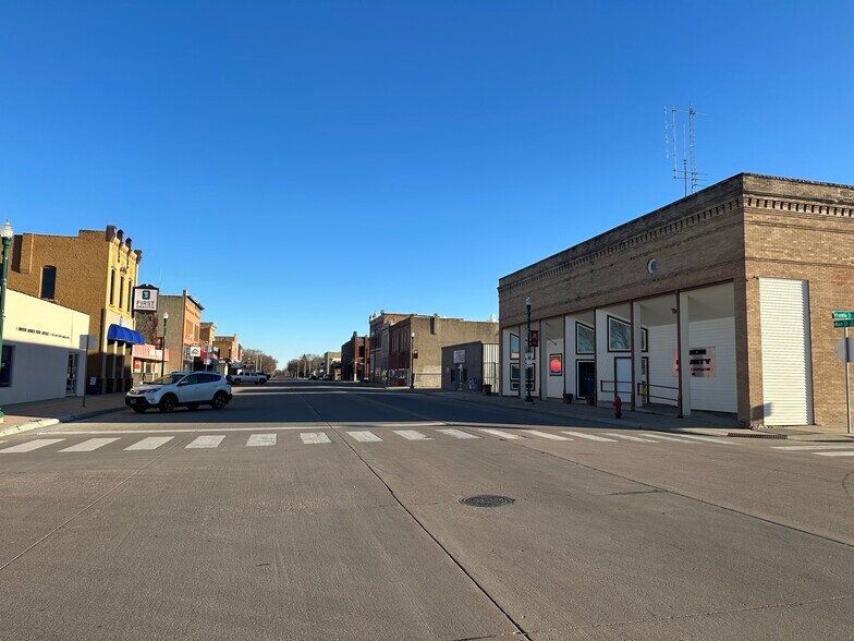 More Photos Of 122 W Main St, Elk Point Manufacturing For Lease