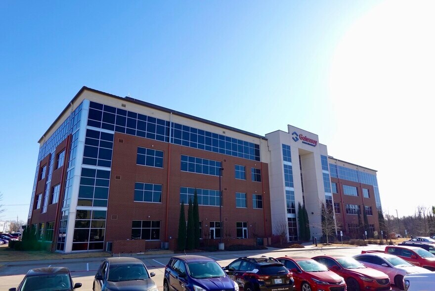 More Photos Of 244 S Gateway Pl, Jenks Office For Lease