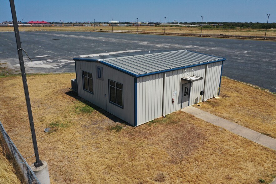 More Photos Of 10310 Fischer Rd, Von Ormy Manufacturing For Sale