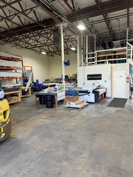 More Photos Of 2340-2386 S Redwood Rd, Salt Lake City Light Manufacturing For Lease