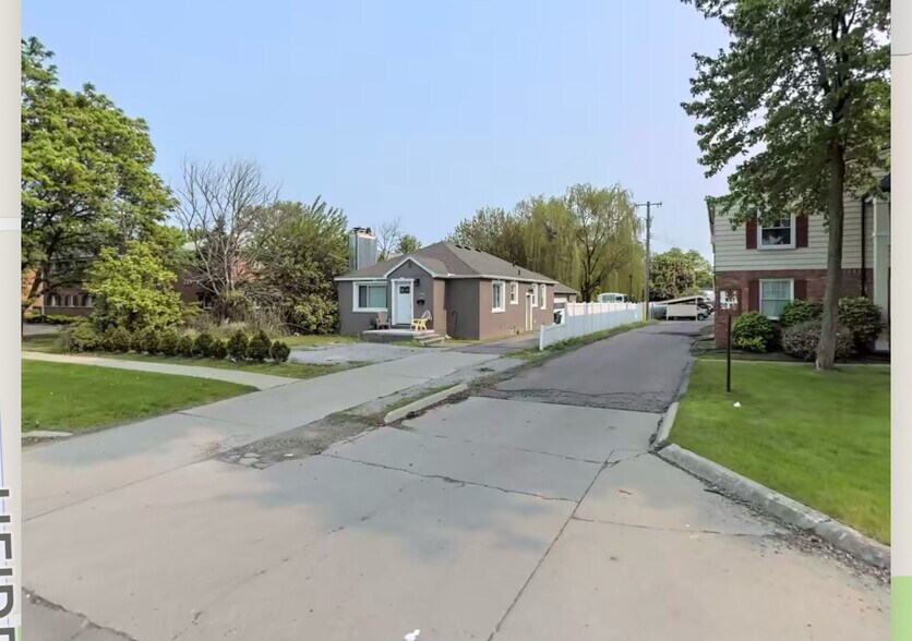 More Photos Of 659 W Maple Rd, Clawson Land For Sale
