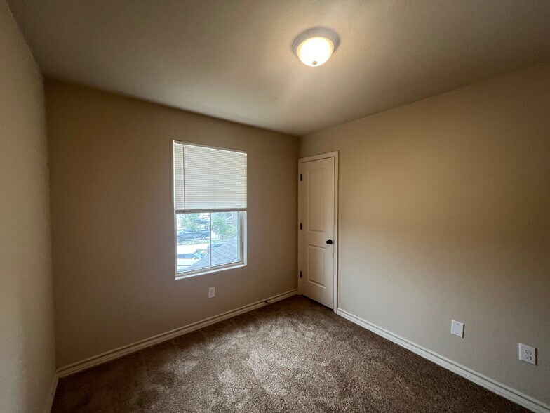 More Photos Of 7014 Donovan Way, San Antonio Apartments For Sale