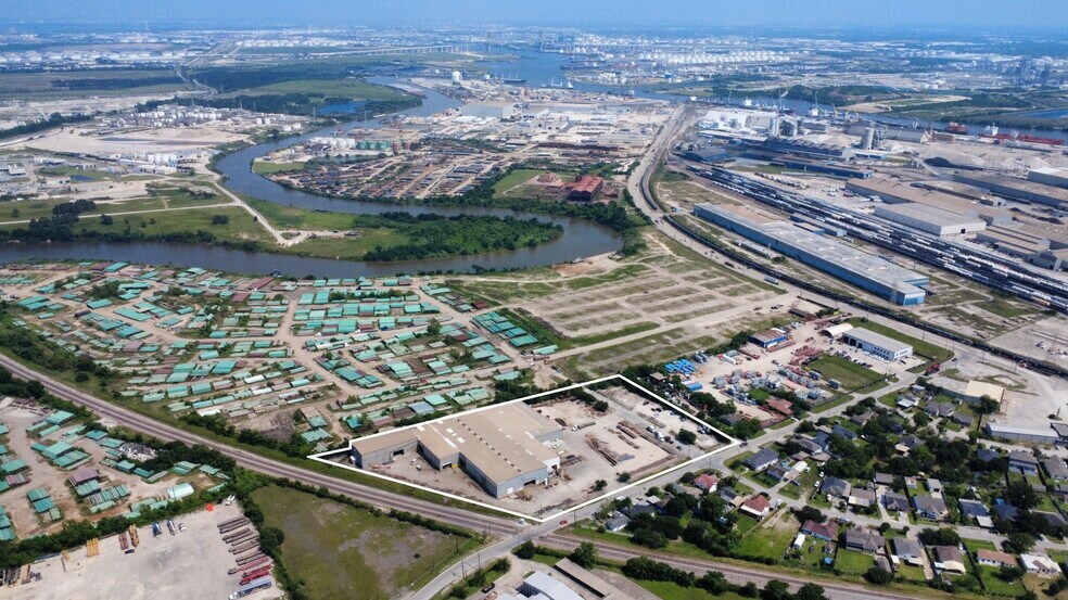 More Photos Of 1629 Miles St, Houston Manufacturing For Lease