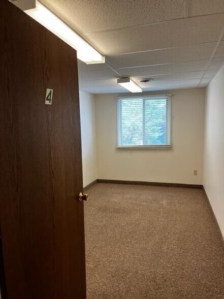 More Photos Of 2001 11th Ave, Helena Office For Lease