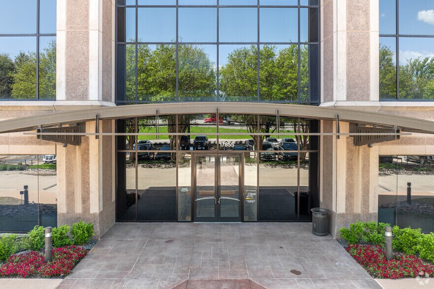 More Photos Of 17855 N Dallas Pky, Dallas Office For Lease