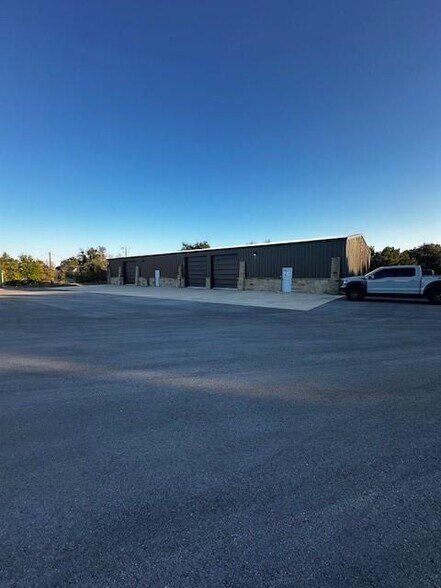 More Photos Of 2554 Highway 290 Hwy, Dripping Springs Warehouse For Lease
