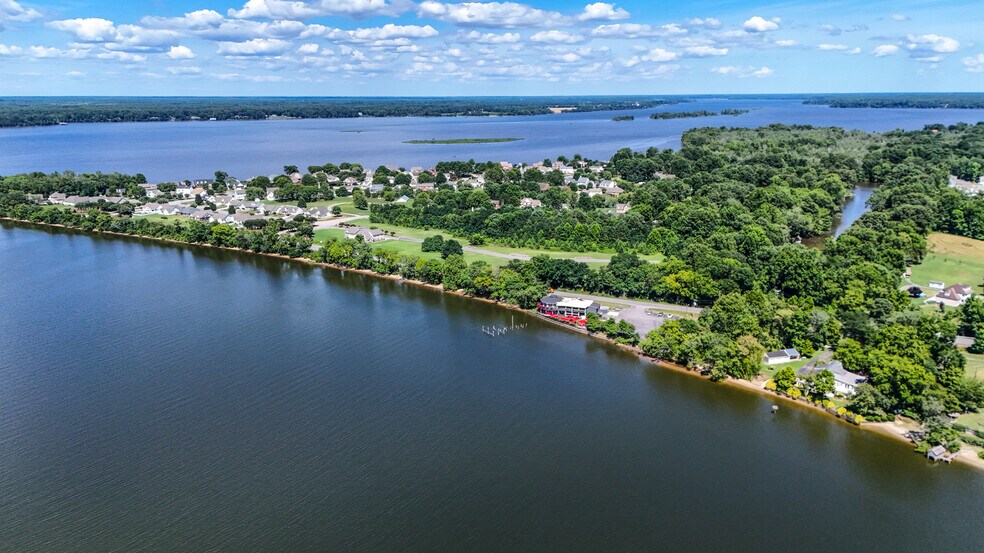 More Photos Of 700 Jordan Point Rd, Hopewell Restaurant For Sale