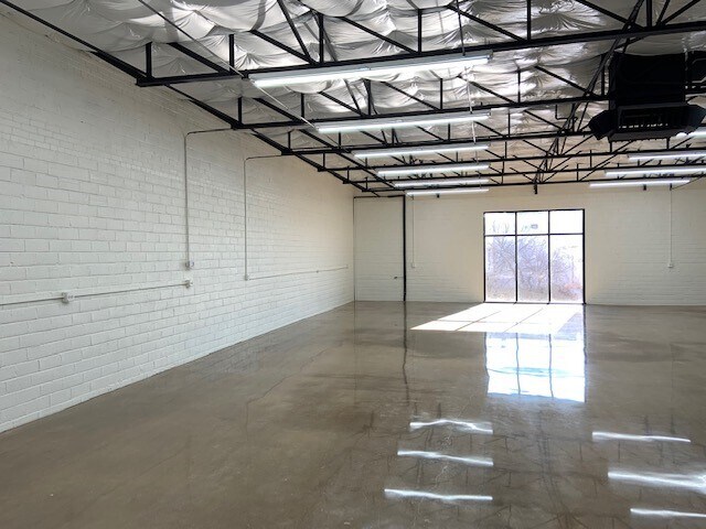 More Photos Of 1352 Chemical St, Dallas Flex For Lease