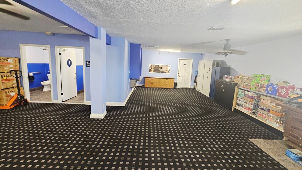 More Photos Of 306-308 Roberts Ln, Bakersfield Storefront Retail Residential For Sale