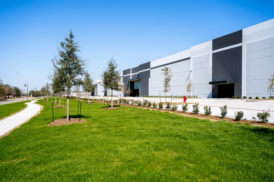 More Photos Of 14621 Kirby Dr, Pearland Unknown For Lease