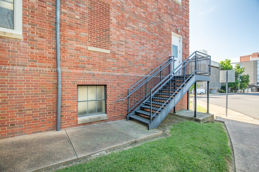 More Photos Of 7530 Maryland Ave, Clayton Office Residential For Sale