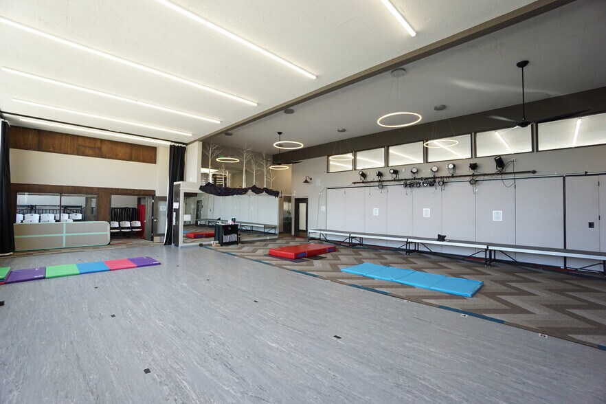 More Photos Of 401 S 7th St, Sunnyside Bank For Sale