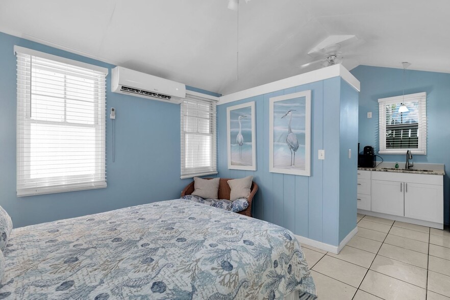 More Photos Of 243 61st St, Marathon Hotel For Sale