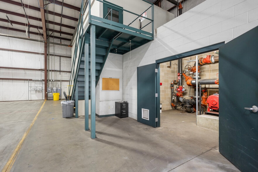 More Photos Of 2307 E Erwin St, Tyler Manufacturing For Lease