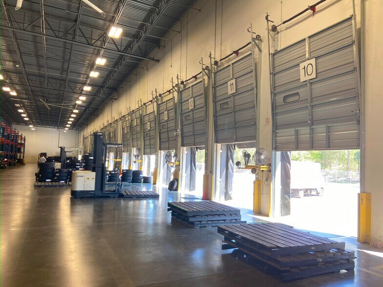 More Photos Of 17200 Manchac Park Ln, Baton Rouge Warehouse For Lease