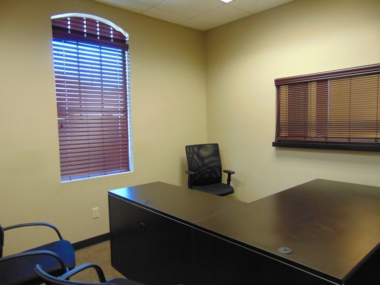 More Photos Of 708 N Ashley Ridge Loop, Shreveport Office For Sale