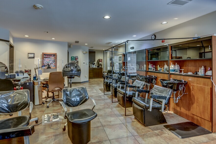 More Photos Of 1086 W Rex Rd, Memphis Freestanding For Sale