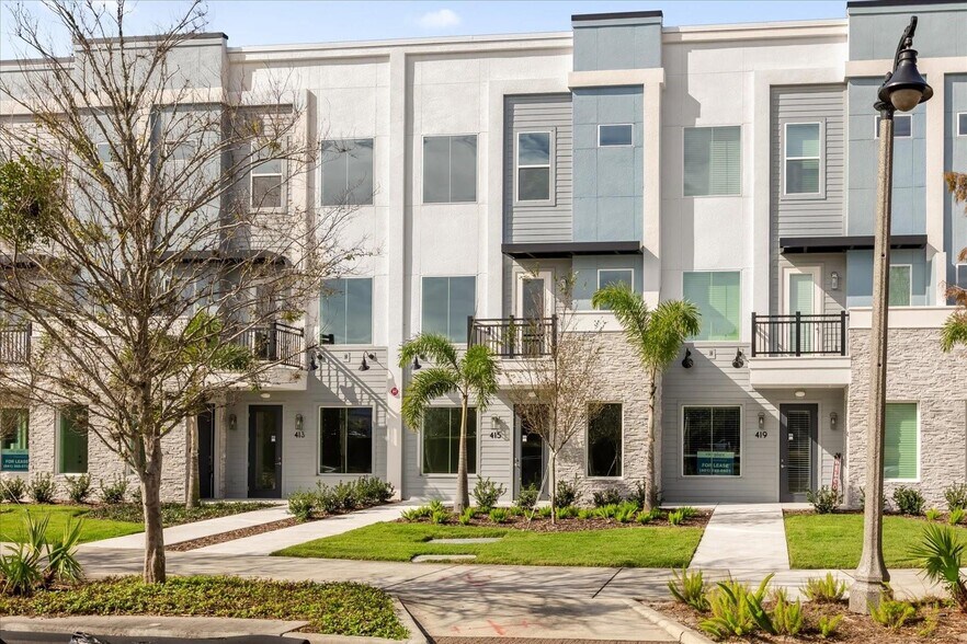 Primary Photo Of Oviedo On The Park, Oviedo Freestanding For Lease