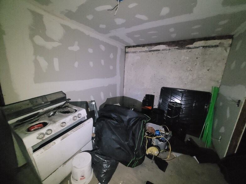 More Photos Of 14907 Livernois Ave, Detroit Flex For Sale